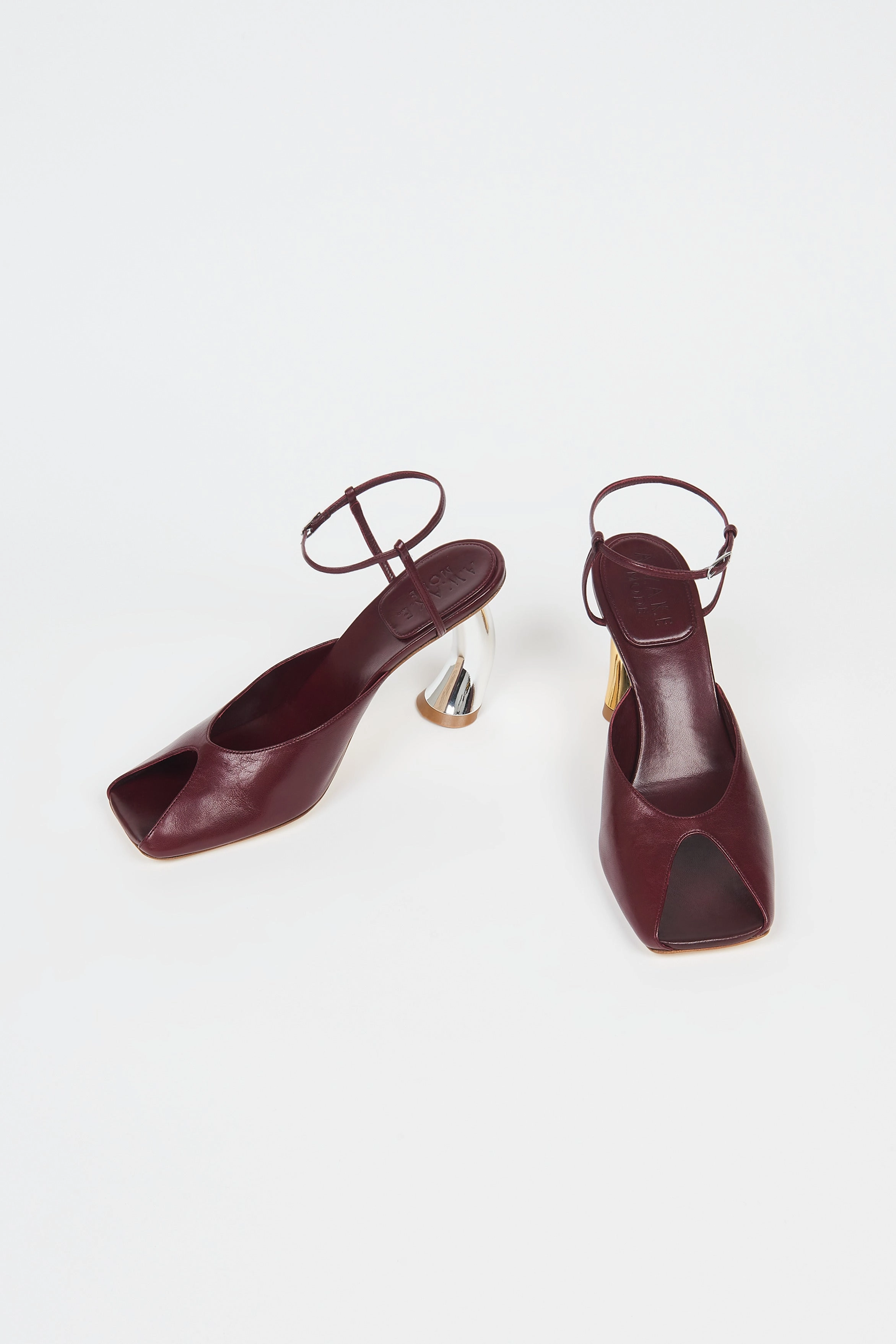 Giustine Burgundy