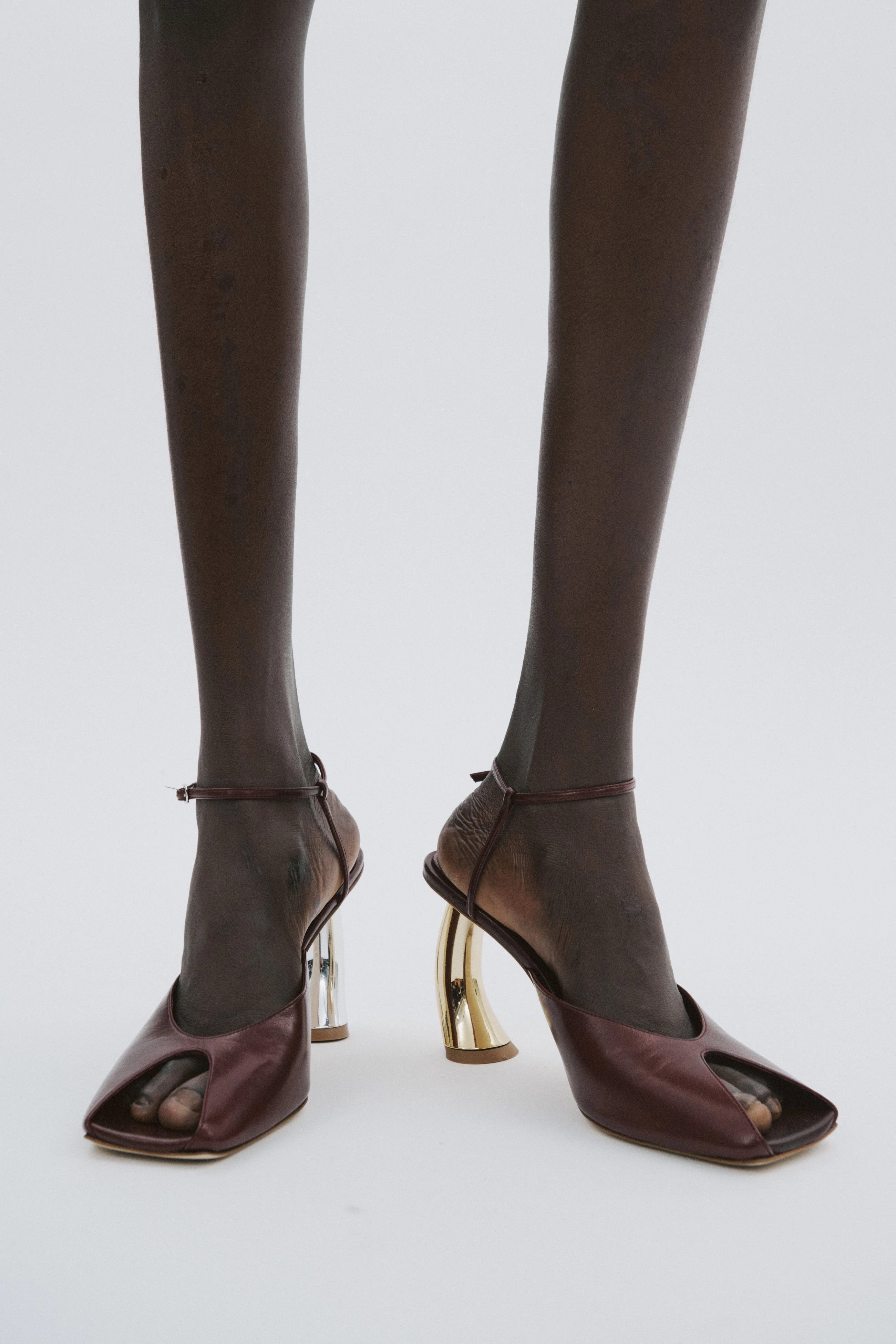 Giustine Burgundy
