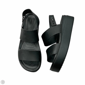 Sandals Heels Platform By Crocs In Black, Size: 10