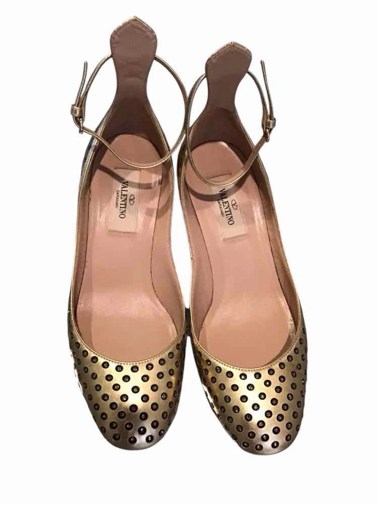 Valentino Gold Size 35.5 Sandals