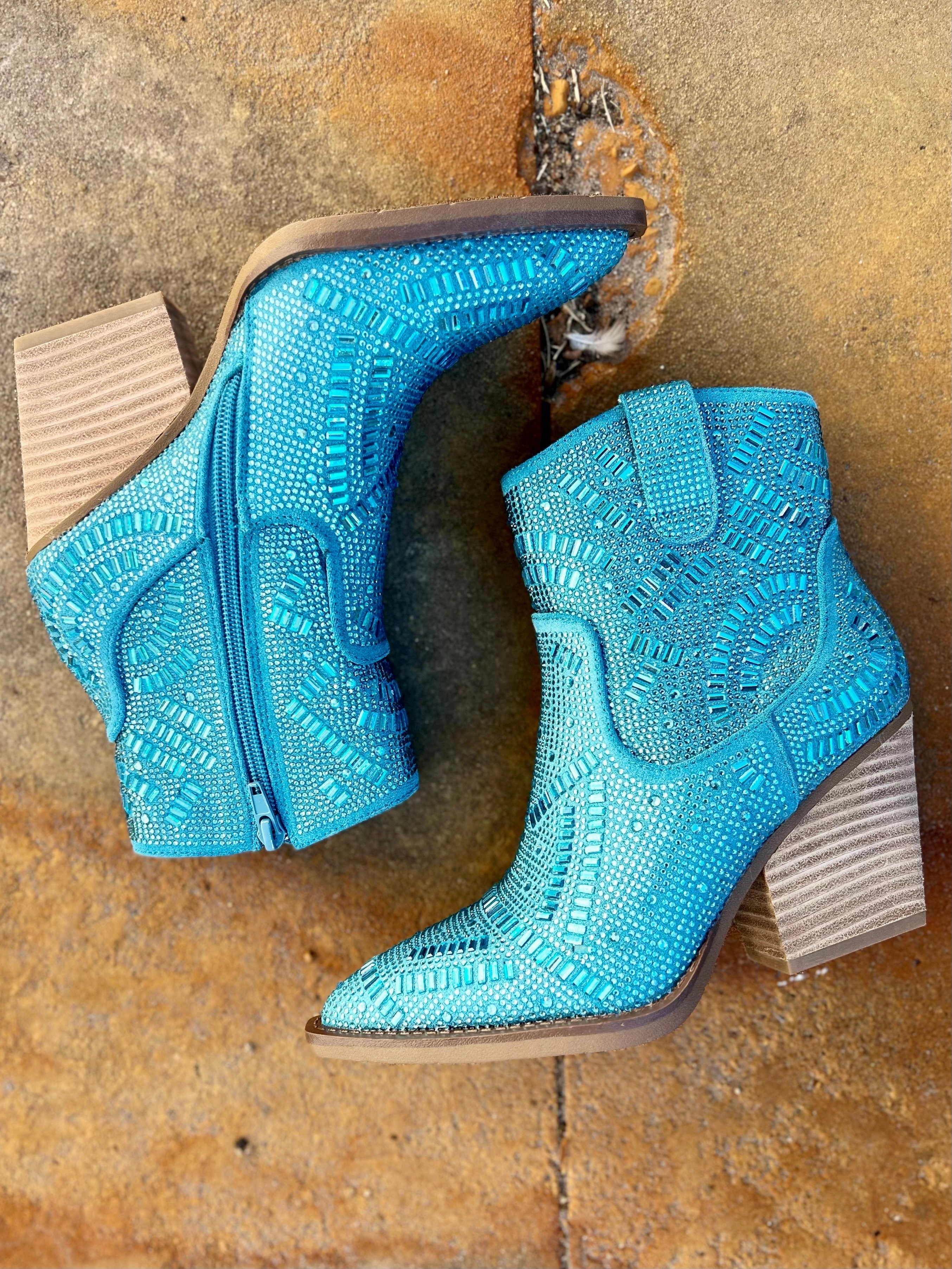 Very G Turquoise Maze of Life Boots*