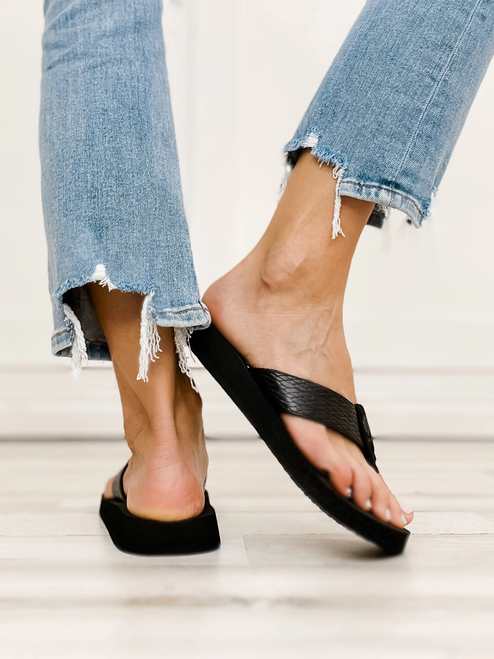 Yellowbox Flax Flip Flop in Black