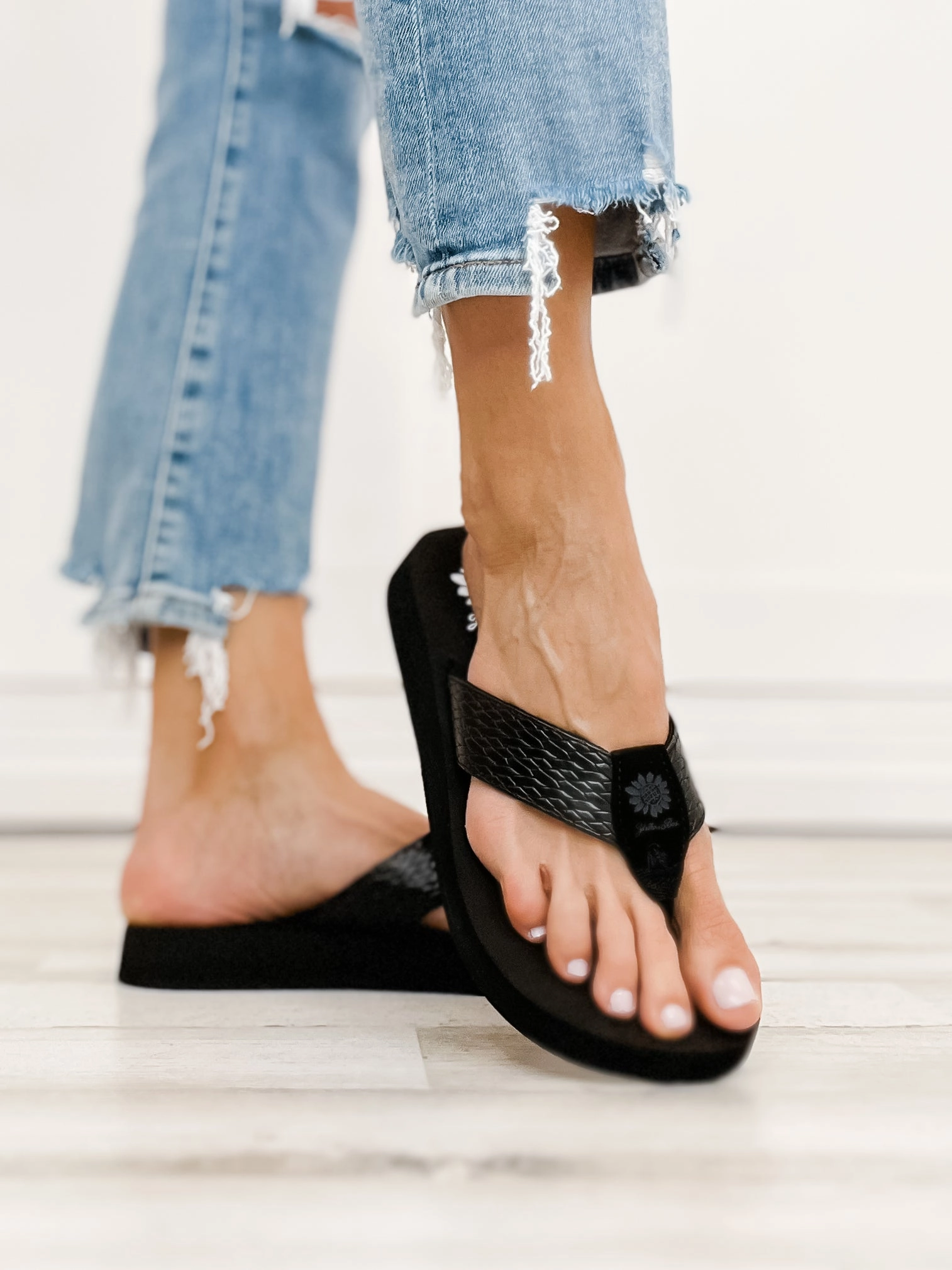 Yellowbox Flax Flip Flop in Black