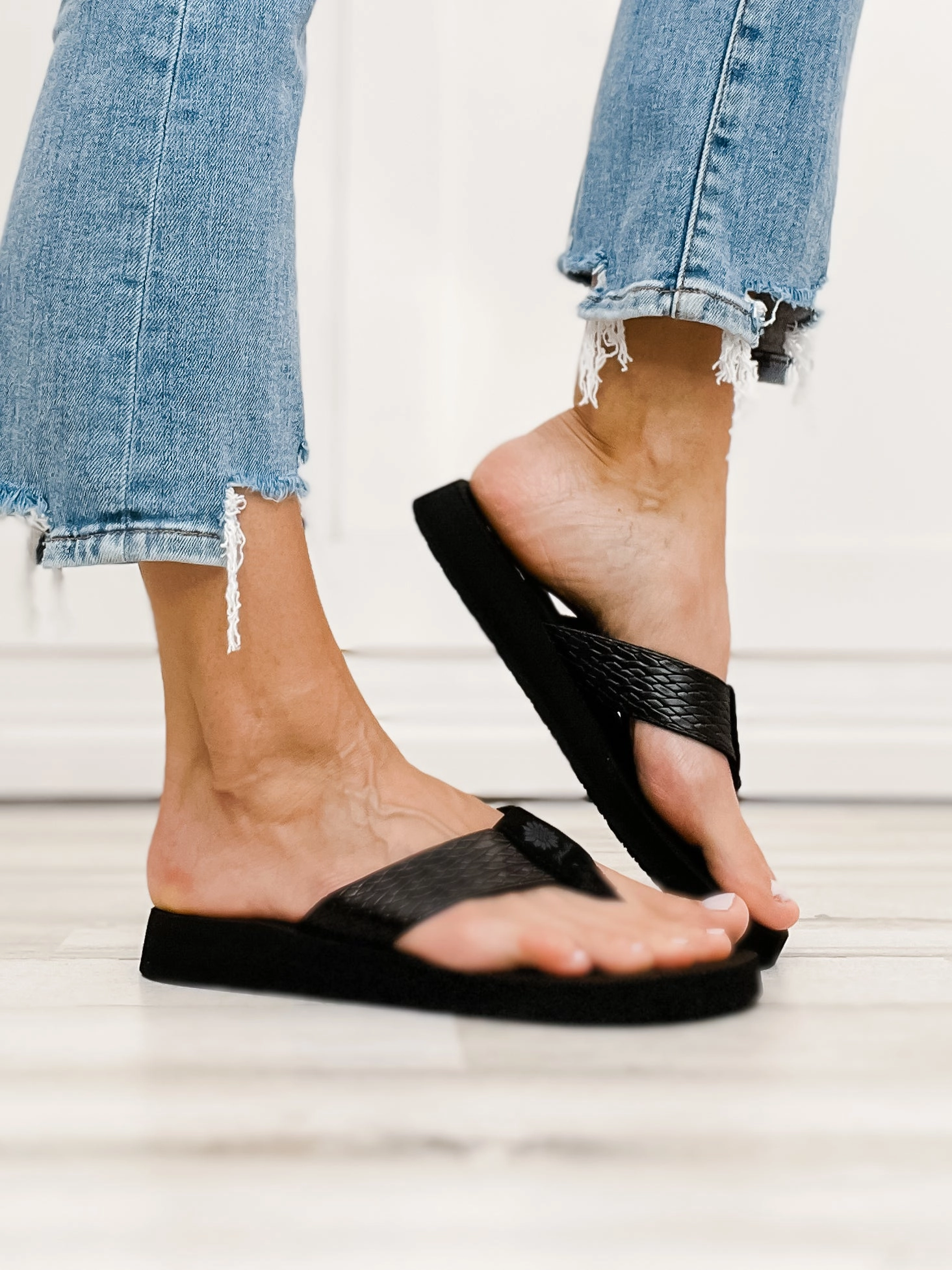 Yellowbox Flax Flip Flop in Black